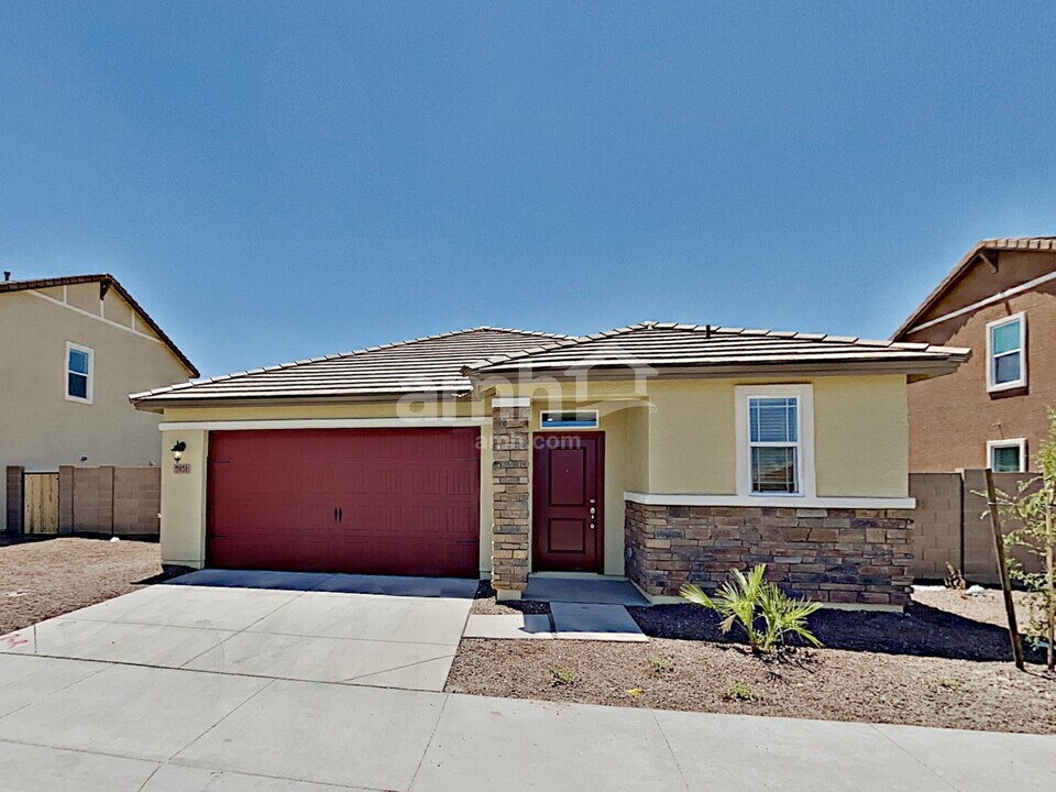 5951 W Larkspur Dr in Glendale, AZ - Building Photo