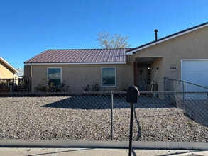 856 Lancelot St in Los Lunas, NM - Foto de edificio - Building Photo
