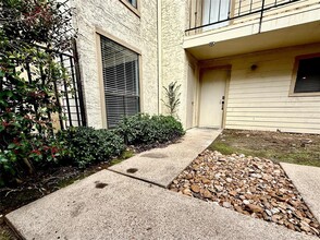 10075 Westpark Dr in Houston, TX - Building Photo - Building Photo