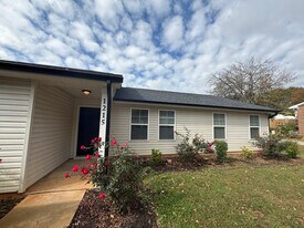 1215 Collins Dr in Burlington, NC - Building Photo