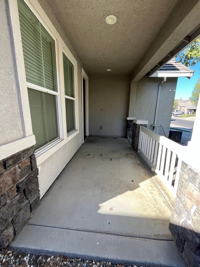10058 Van Brocklin Way in Elk Grove, CA - Building Photo - Building Photo