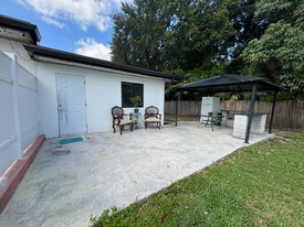 17201 NW 53rd Ave in Miami Gardens, FL - Building Photo