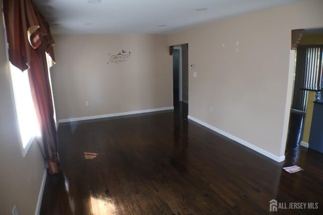 property at 39 Kathleen Pl
