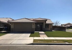 363 Foxtrail Dr in El Centro, CA - Building Photo