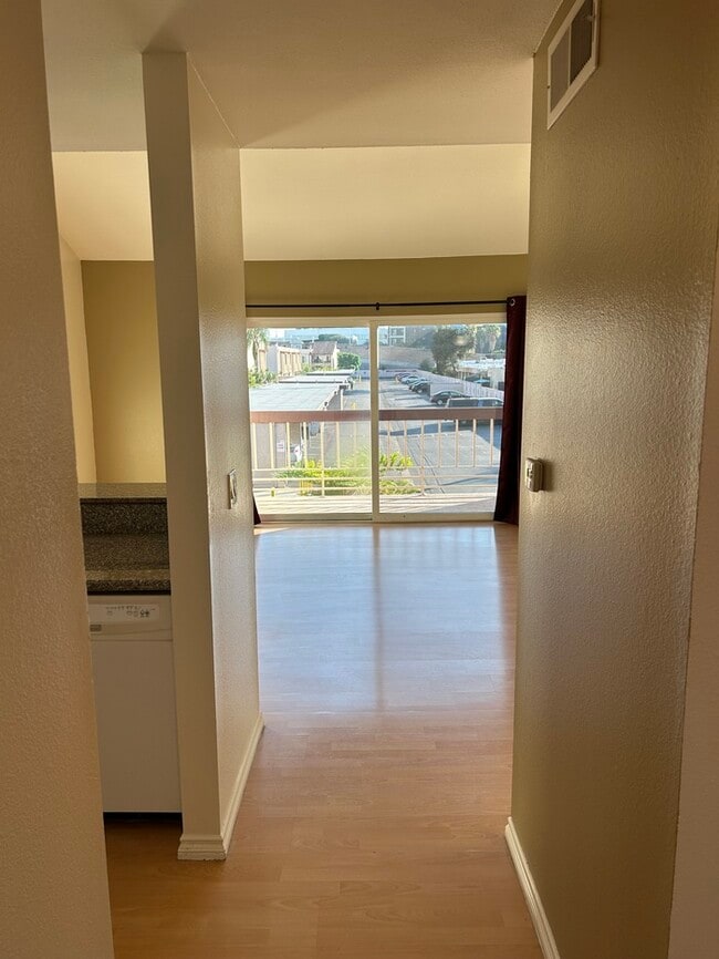 700 W La Veta Ave in Orange, CA - Building Photo - Building Photo