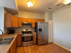 2005 Limestone Ln in Carpentersville, IL - Building Photo - Building Photo