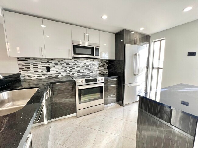 17 Royal Palm Way in Boca Raton, FL - Foto de edificio - Building Photo