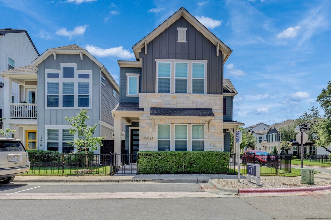 13621 Defiance Pass in Austin, TX - Building Photo
