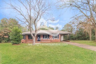 142 Briardale Ave in Warner Robins, GA - Building Photo