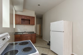 938 S 49th St in Philadelphia, PA - Building Photo - Interior Photo