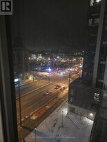 715 Davis Dr in Newmarket, ON - Building Photo