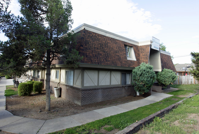 The Cottonwoods in Denver, CO - Foto de edificio - Building Photo