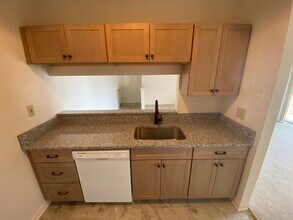 105 Three Coin Way, Unit #302 in Glen Burnie, MD - Building Photo - Building Photo