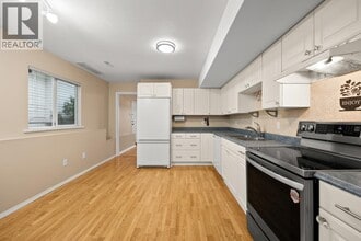 2637 Panorama Dr in Coquitlam, BC - Building Photo - Building Photo