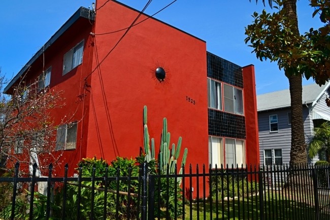 1523 W 35th Pl in Los Angeles, CA - Foto de edificio - Building Photo