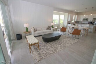 163 Indies Dr E in Naples, FL - Foto de edificio - Building Photo