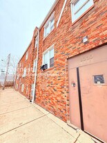 8000 Pilgrim St, Unit 1 in Detroit, MI - Building Photo