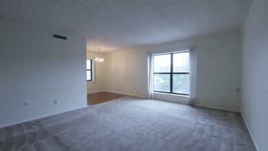 Tiffany Apartments in Pittsburgh, PA - Foto de edificio - Building Photo