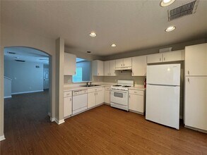 7431 Oxford Garden Cir in Apollo Beach, FL - Building Photo - Building Photo