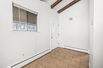 343 Oakland St in Manchester, CT - Foto de edificio - Building Photo