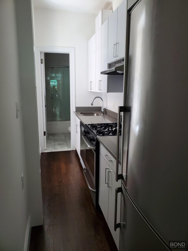 206 W 104th St in New York, NY - Building Photo - Building Photo