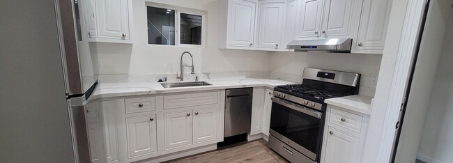 648 10th Ave, Unit Renovated 1br 1ba plus de in San Francisco, CA - Foto de edificio - Building Photo