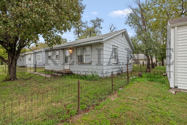 property at 1422 S Meridian Ave