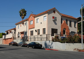 4525 Rosewood Ave Apartments