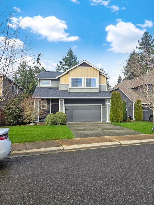 2005 184th St Ct E in Spanaway, WA - Foto de edificio