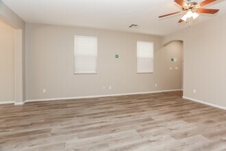 7818 N Tay River Ct in Las Vegas, NV - Foto de edificio - Building Photo