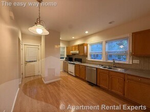 110 W Quincy St in Somerville, MA - Foto de edificio - Building Photo