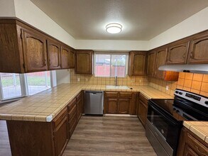 721 E Ann Dr in Reedley, CA - Building Photo - Building Photo