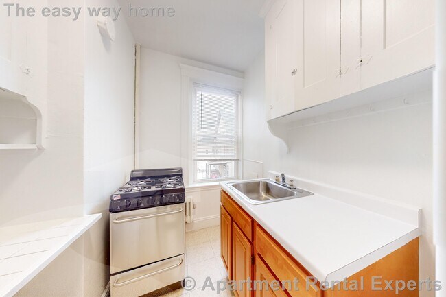 170 Maple St, Unit #207 in Malden, MA - Building Photo - Building Photo