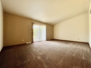 8590-8592 Wabasis Ave NE in Rockford, MI - Building Photo - Building Photo