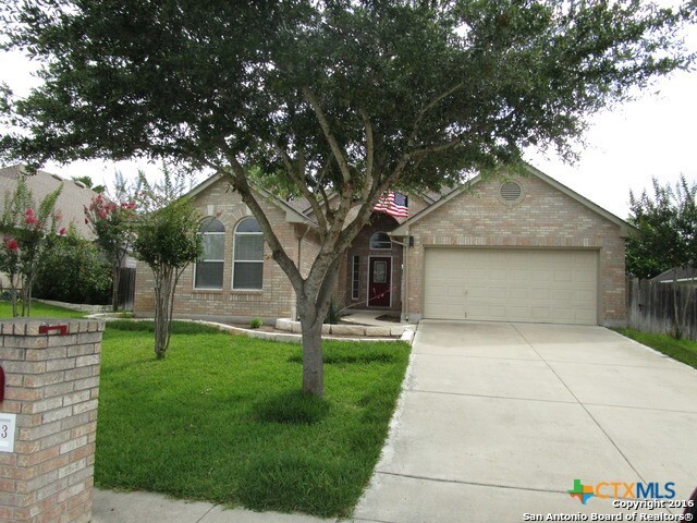 2253 N Ranch Estates Blvd in New Braunfels, TX - Foto de edificio