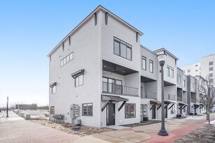 251 W Western Ave in Muskegon, MI - Building Photo