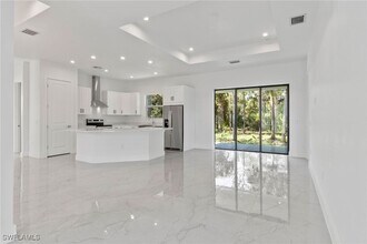 1081 Desoto Blvd S, Unit 4S in Naples, FL - Building Photo - Building Photo