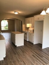 204 E Sedberry St in Jefferson, TX - Building Photo - Building Photo