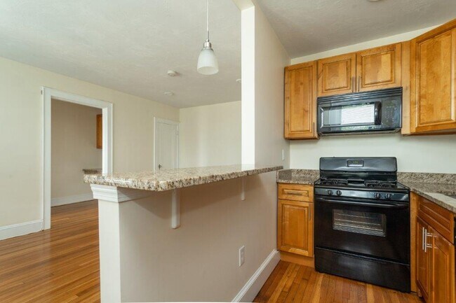 138 Highland Ave in Somerville, MA - Foto de edificio - Building Photo