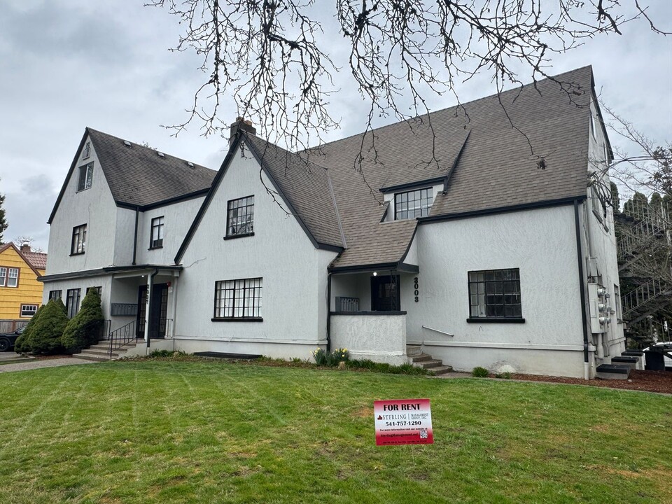 3007 NW Harrison Blvd in Corvallis, OR - Foto de edificio