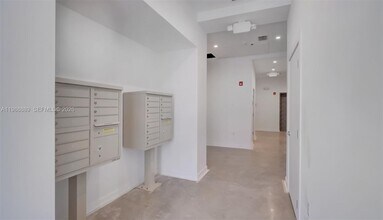 2010 SW 25th Ter in Miami, FL - Building Photo - Building Photo