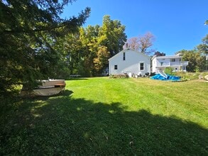 5408 Main St in Manchester, VT - Foto de edificio - Building Photo