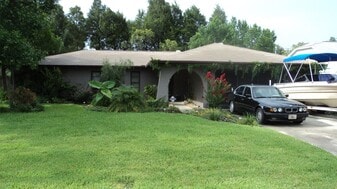 13123 Little Farms Dr in Spring Hill, FL - Building Photo