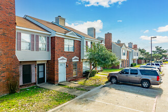 Cantebury Crossing Townhomes in Dallas, TX - Building Photo - Building Photo