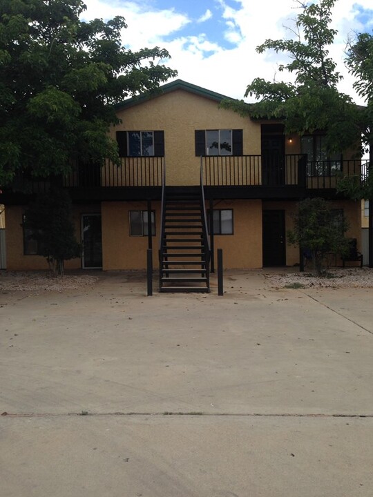 1204 B NE Aspen in Andrews, TX - Foto de edificio