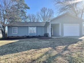 4959 Forest Ridge Dr in Hickory, NC - Building Photo - Building Photo
