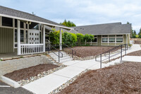 Alderwood Grove in Lynnwood, WA - Foto de edificio - Building Photo