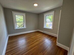 17 Huss Ct, Unit 15-205 in Lynn, MA - Foto de edificio - Building Photo