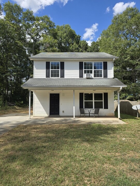 905 Davis St in Monroe, GA - Foto de edificio