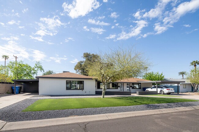 Hubbell in Phoenix, AZ - Building Photo - Building Photo